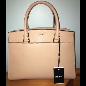 ⭐️⭐️⭐️3X HOST PICK⭐️⭐️⭐️ NWT 💯% Authentic Donna Karan Satchel